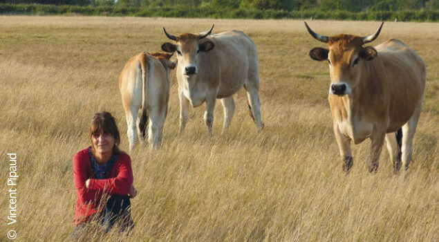 Laurence Pipaud à la ferme du Pré Tord dans chemins de terre