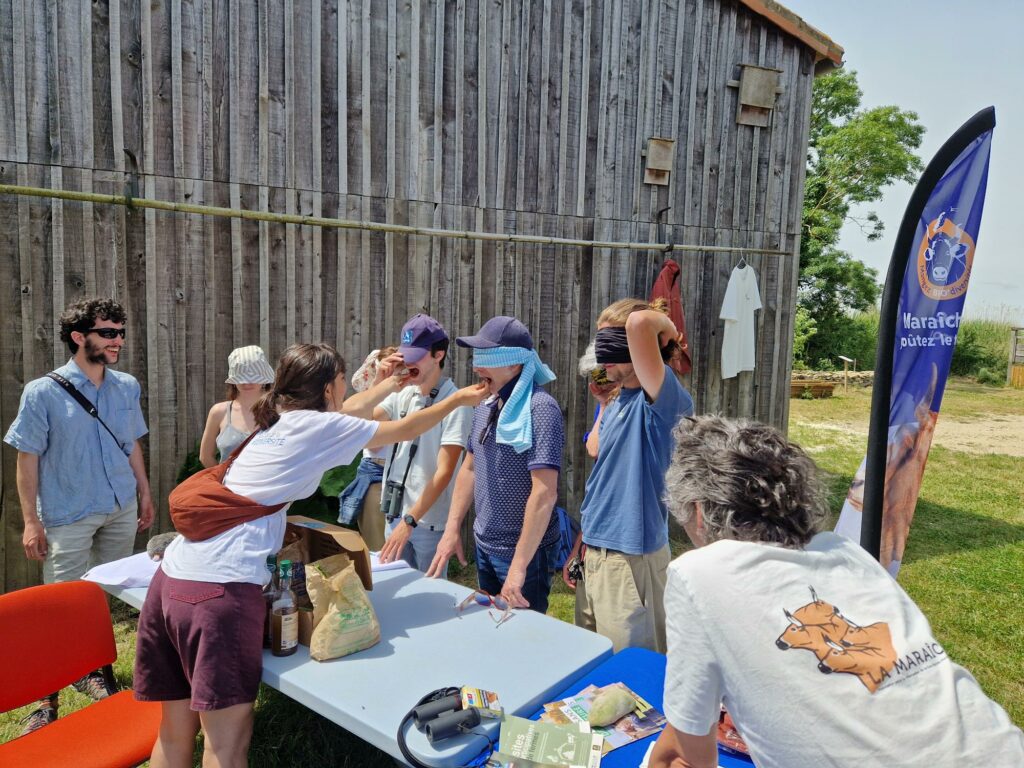 Dégustation Maraîchine et Filière Biodiversités aux portes ouvertes de la Réserve Naturelle Régionale des marais de la Vacherie, mai 2025 - photo Sarah